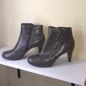 Fioni size 9 bootie heels